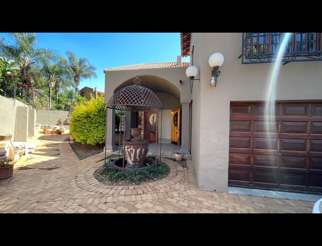 5 BEDROOM HOUSE FOR SALE IN WATERKLOOF HEIGHTS